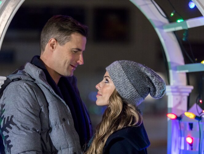 Classic Christmas Moments - Magical Christmas Ornaments