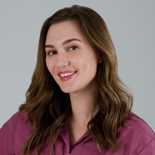 Katherine Barrell as Jess in Shifting Gears
