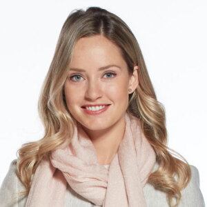 Merritt Patterson As Katie On Christmas At The Palace Christmas At The Palace Cast 2021