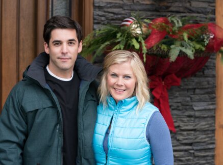 Cast Interviews - Working with Alison Sweeney - Christmas at Holly Lodge