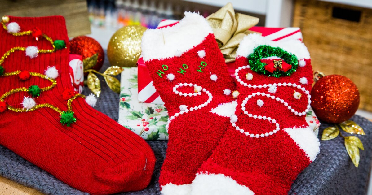 How To - DIY Christmas Socks