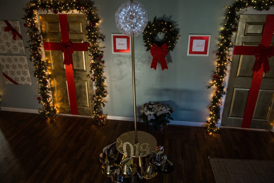 Eve ball diy year years paper holidays happy party decoration easy shindigs au craftgawker cleverlyinspired decorations How To - DIY New Year's Eve Ball