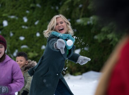Exclusive - Holly Lodge Snowball Fight - Christmas at Holly Lodge
