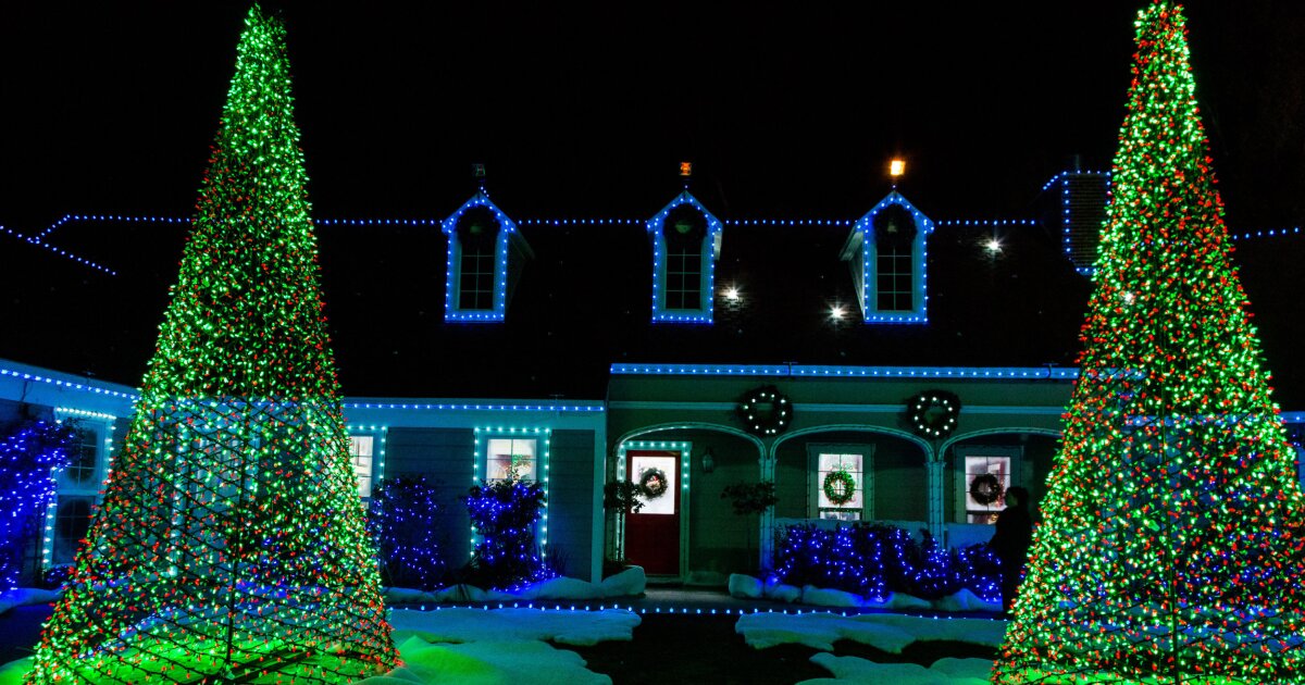 The Dos And Don Ts Of Outdoor Christmas Lights Christmas Lights S Clips 2021
