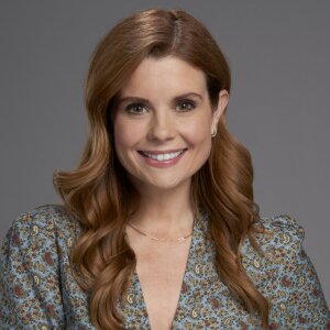 JoAnna Garcia Swisher as Lindsey on As Luck Would Have It