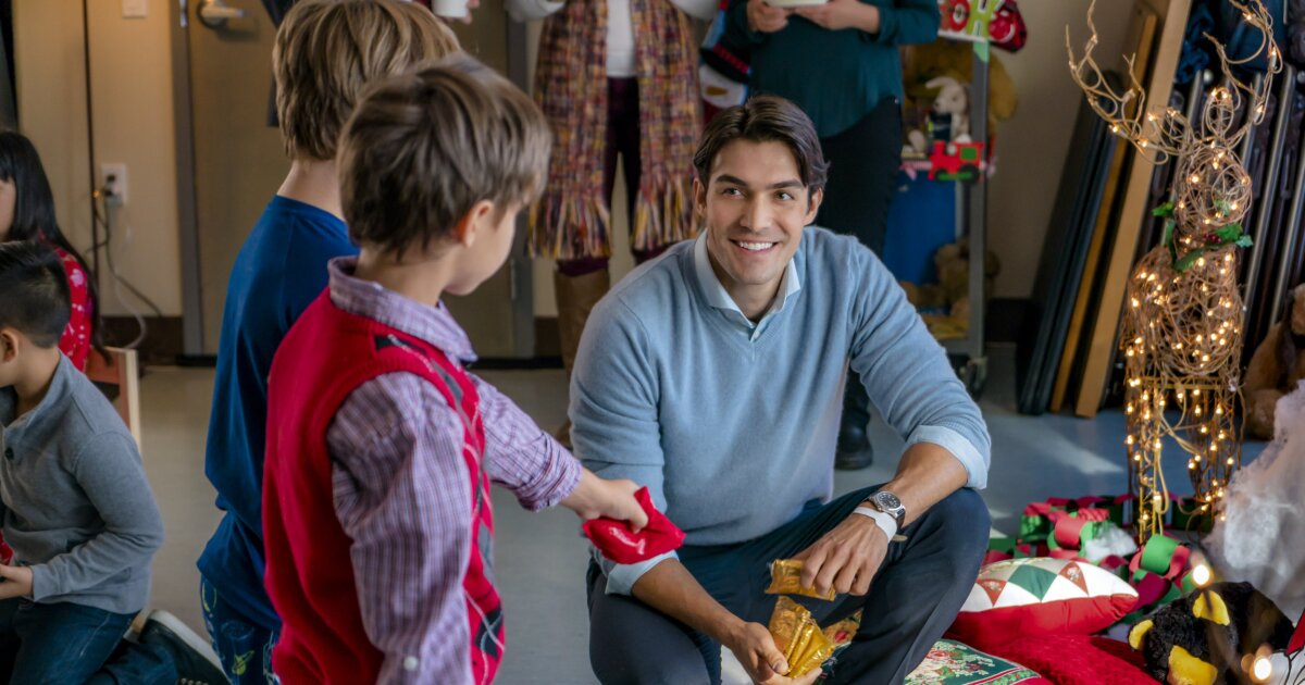 A gift to remember (2017) hallmark channel – the video vixen strikes again! A Gift to Remember - Photos | A Gift to Remember