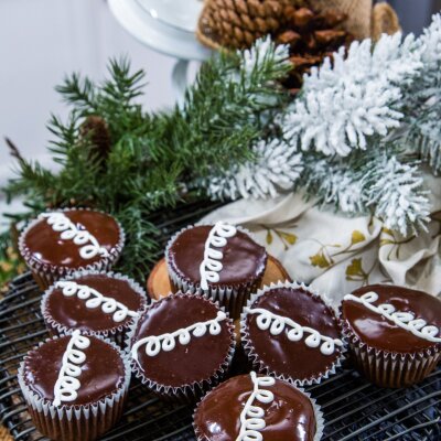 Betty Fraser - School Lunch Cupcakes!