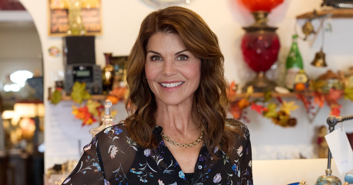 About Garage Sale Mysteries: Murder Takes the Stage