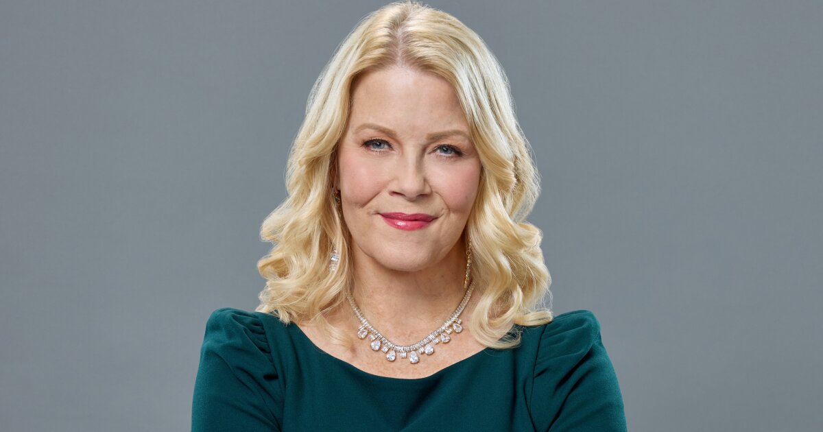 Barbara Niven as Delores in Sugar & Vice: A Hannah Swensen Mystery