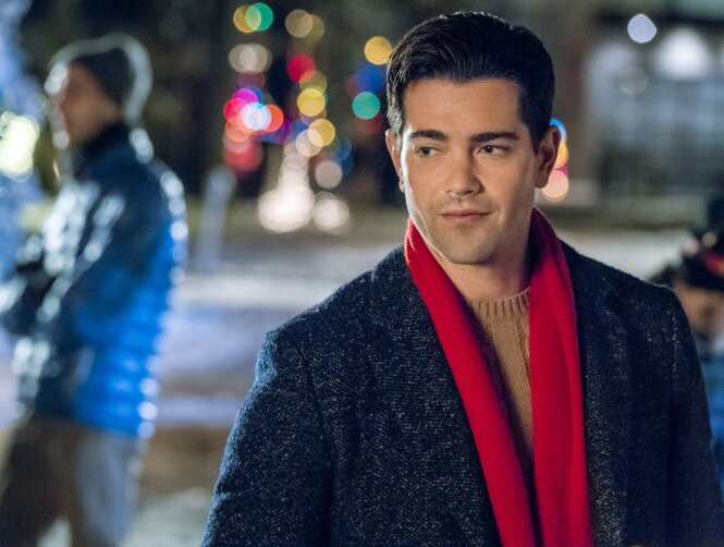 Cast Interviews - Finding the Perfect Gift - Christmas Next Door