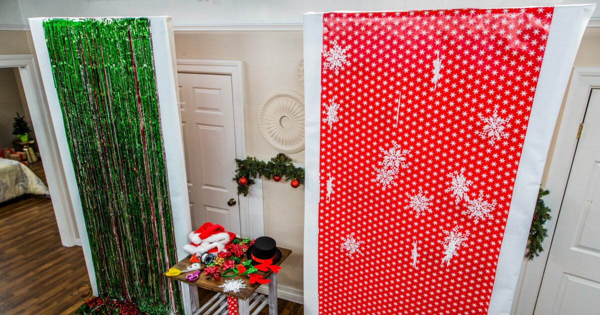 Diy Holiday Photo Booth Home Family Christmas Photo Booth Backdrop