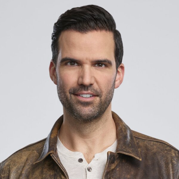 Benjamin Ayres as Drew on Chronicle Mysteries Helped to Death