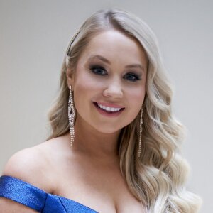 evans blue in a red dress and alone lyrics What do you think of Evans Blue : r/numetal