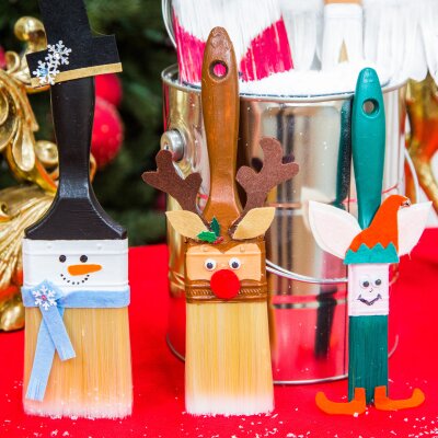DIY Christmas Paint Brushes