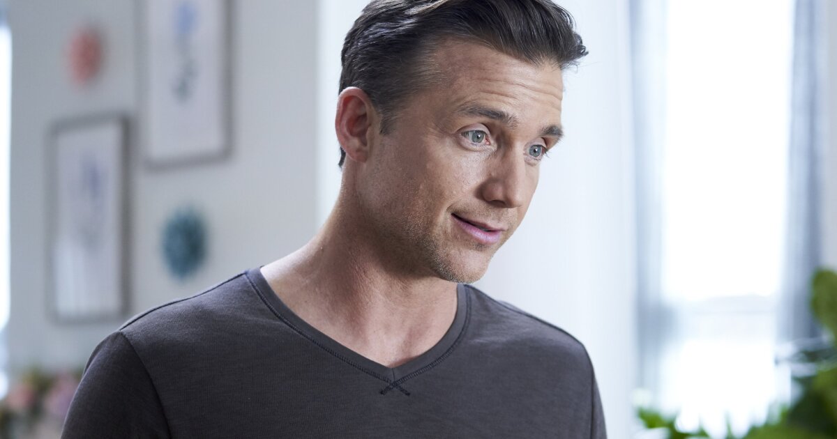Flight takes hallmark heavy filmed cast where crown Jeff Hephner as Charley on Love Takes Flight