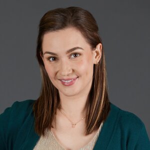 Kat Barrell as Tori in Everything Christmas