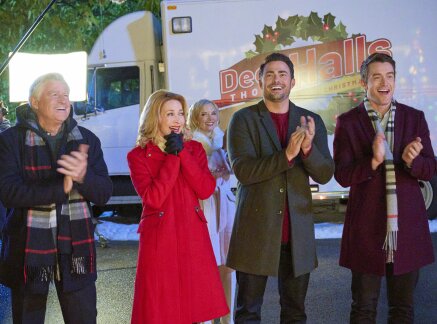 On Location - The Christmas House 2: Deck Those Halls