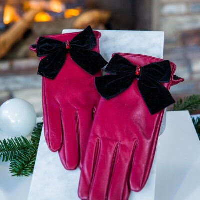 DIY Bow Gloves