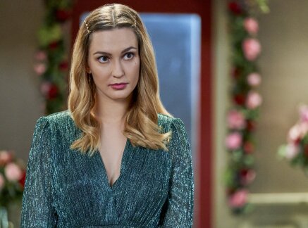 Joy & Zoey Kiss - Good Witch