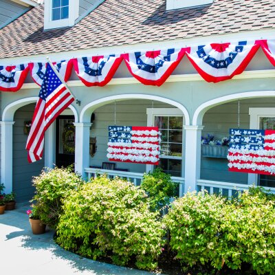 DIY Patriotic Floral Pallet