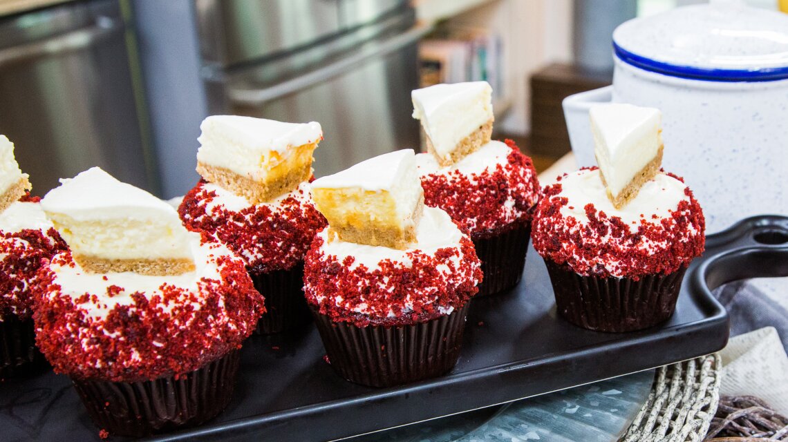 The Best Red Velvet Cupcakes with Mini-NY Cheesecakes