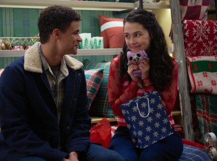 Highlight - Violet and Kyle Exchange Gifts - Mistletoe Murders