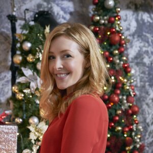 Jennifer Finnigan As Madison On Welcome To Christmas Welcome To Christmas Cast