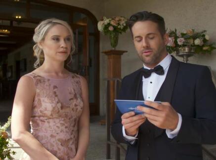 Trends and Traditions - Love at First Dance - Wedding Cake