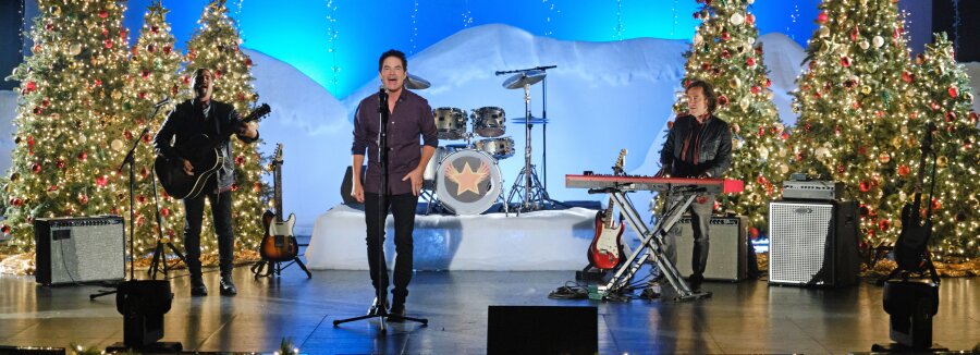 Christmas vacation table chase chevy scene flicks stories homes holiday favorite behind stands head film Christmas in Tahoe - Hallmark Channel