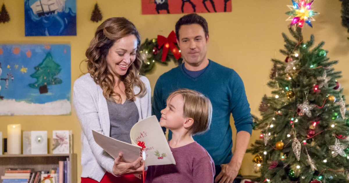 Hallmark’s a bramble house christmas: time, cast, photos A Bramble House Christmas - Cast