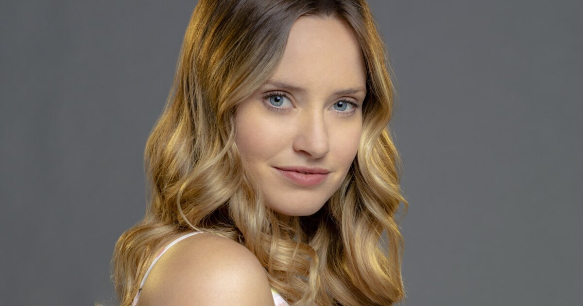 Merritt Patterson as Amy on Wedding March 4 Something Old, Something New