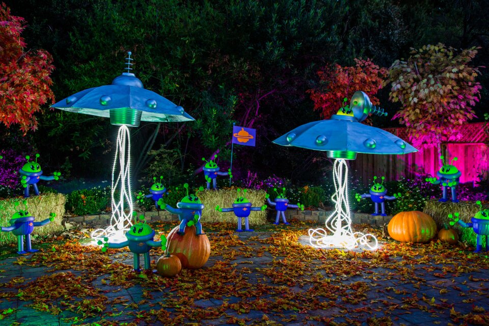 How To Diy Flying Saucer Invasion Pumpkins