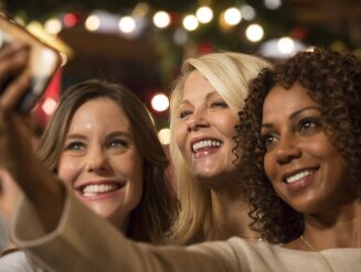 Cast Interviews - Working With Holly Robinson Peete - Christmas In Evergreen