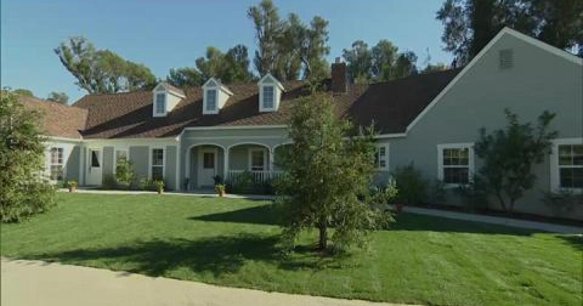 Mayim Bialik Home & Family