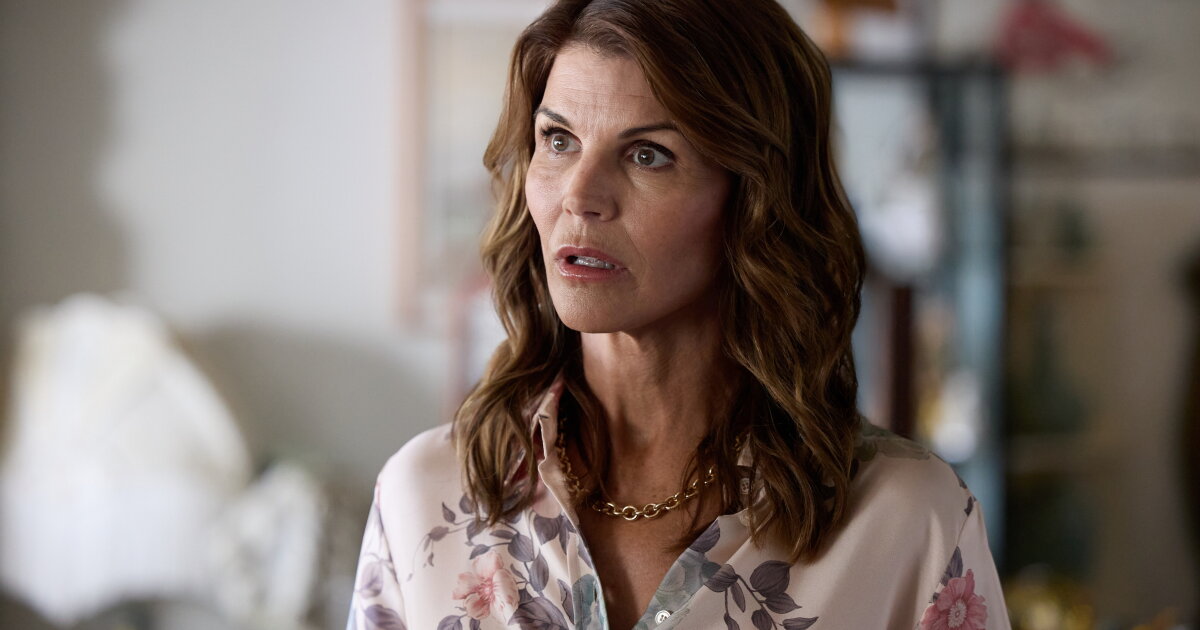 Preview - Garage Sale Mysteries: Murder Takes the Stage starring Lori Loughlin