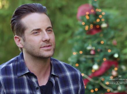 Interview - Niall Matter about Erin Krakow - Engaging Father Christmas