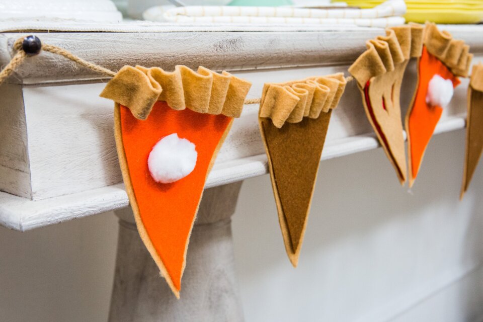 How to DIY Pie Garland And Placemats how-to-diy-pie-garland-and-placemats
