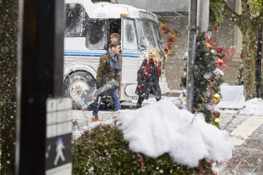 Time for Me to Come Home for Christmas Photos