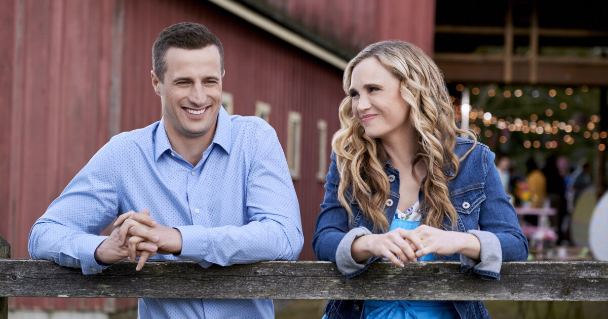 Spring into Love - Classic Moments - Easter Under Wraps | Spring into Love
