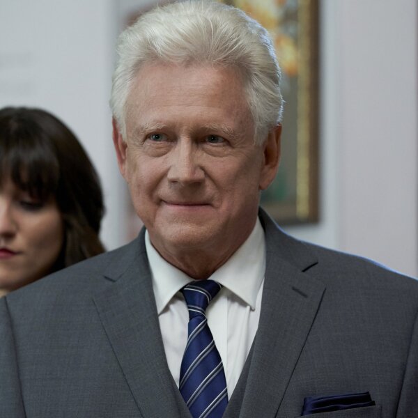 bruce davison on christmas plaza bruce davison on christmas plaza