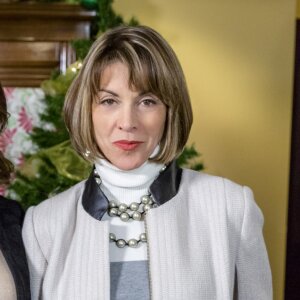 Wendie Malick As Margaret Whitcomb On Finding Father Christmas Finding Father Christmas Cast