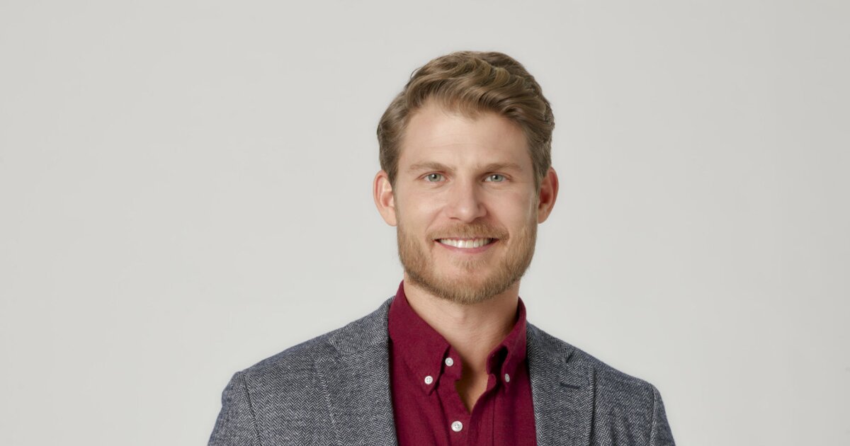 Travis Van Winkle As Scott Hays On Christmas Getaway