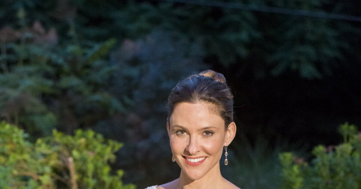 Jill Wagner as Annie on Autumn Dreams Jill Wagner as Annie on Autumn Dreams