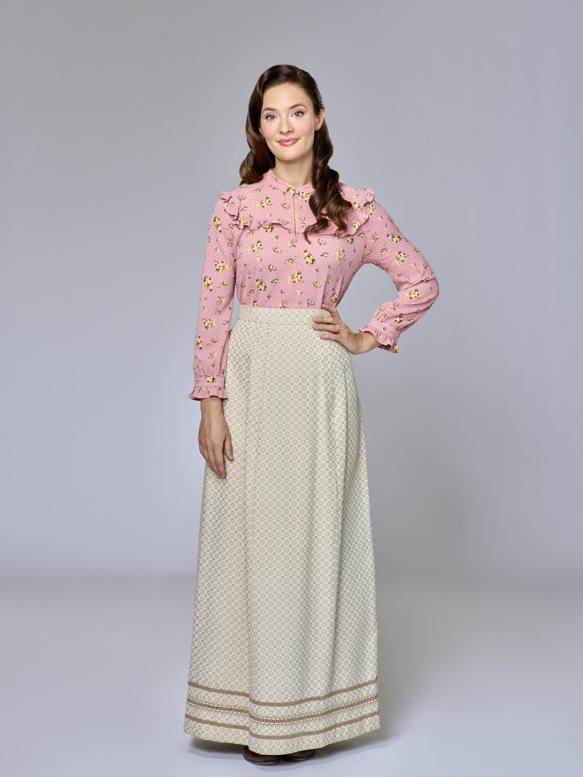 Eva Bourne as Clara Flynn on When Calls the Heart, image size:1876x2500