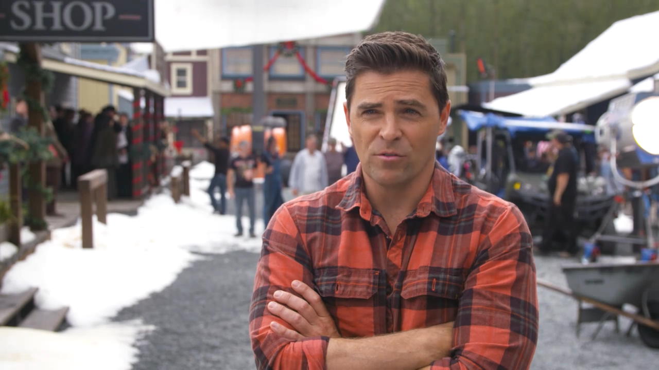 When Calls The Heart 2022 Christmas Tree Cast Interviews - Kavan Smith's Christmas Traditions - When Calls The Heart:  The Christmas Wishing Tree